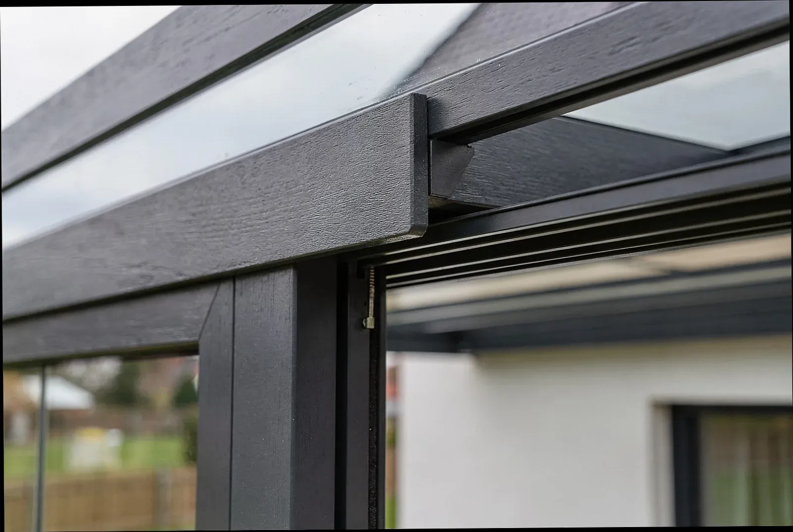 Glas-Terrassendach mit Schiebewand, Detailansicht aus Krefeld-Cracau